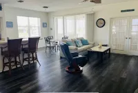 Punta Gorda Home w/ Lanai < 1 Mi to Downtown!