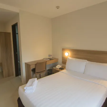 Mango Suites Tuguegarao Отели в г. Кагаян