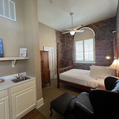 Segovia Front Street Inn Promo Code