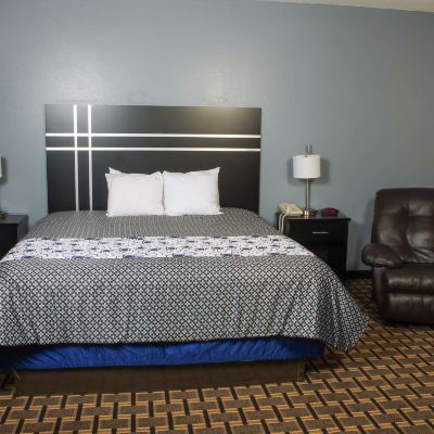 King Suite with Jetted Tub Dutch Inn and Suites Promo Code