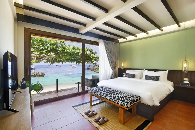 ห้องดีลักซ์ดับเบิล, เตียงคิงไซส์ 1 เตียง, ระเบียง, วิวทะเล