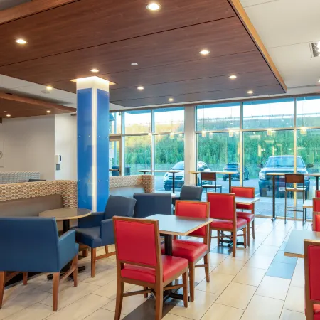 Holiday Inn Express & Suites BELOIT by IHG