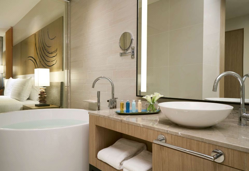 Mövenpick Siam Hotel Na Jomtien PattayaPremium King Room With Sea View