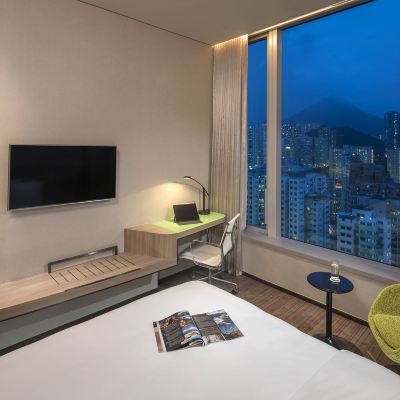 高級房 大床 城市景觀 高樓層 香港九龍CBD2智選假日酒店優惠