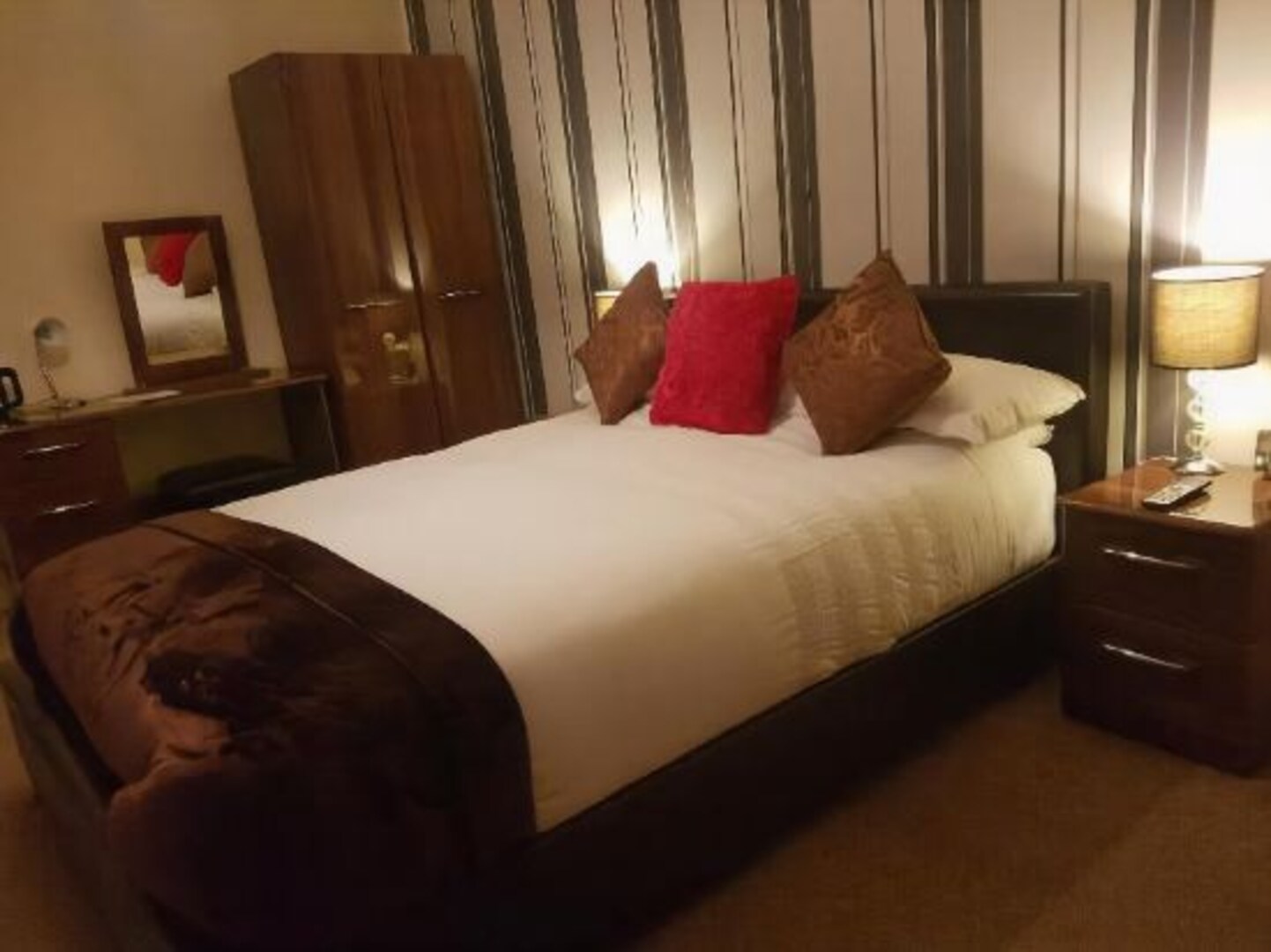 双人房（连通浴室）