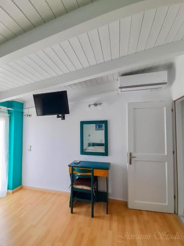 带阳台和海景的两卧室公寓