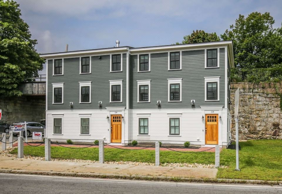 Harborside's Neighbor