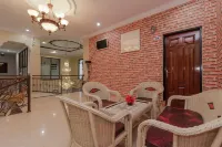 RedDoorz Plus Near Pantai Malalayang Manado Hotels in Mandolang