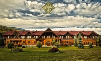 Glacier House Hotel & Resort