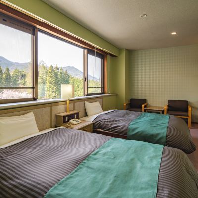 ツインルーム(バスルーム) 尾瀬を望む　老神温泉「源泉湯の宿　紫翠亭」 クーポン