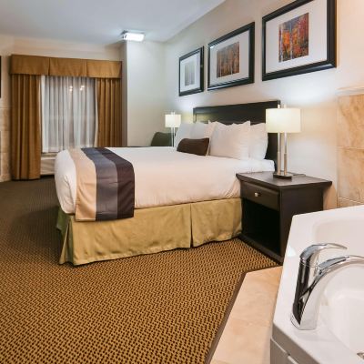 Suite-1 King Bed, Non-Smoking, Whirlpool, Fireplace, Pillow Top Mattress, Microwave and Refrigerator