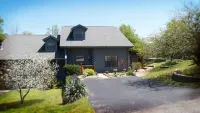 Cozy Ozarks Retreat ~ Updated Cabin Condo with Screened Porch