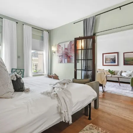 Downtown Apartment! Large, Cozy, Family friendly private oasis in city center! Отели в г. Петоски