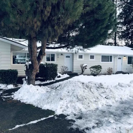 Modern & Remodeled 3bd/2ba duplex unit in Bothell - walk to UW Bothell, Downtown Отели в г. Ботелл