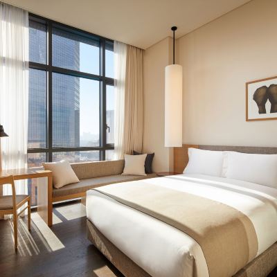 [Relaxing With Loccitance] Deluxe Double Room, City View + 1 Aromachologie Travel Kit (Per Night) 신라스테이 삼성 쿠폰