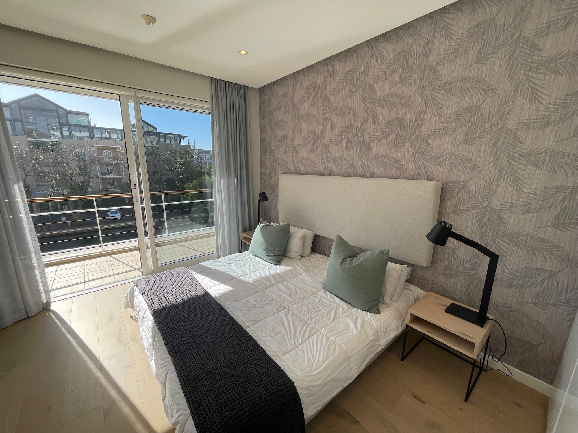 Mountain Marina Luxury Apartments三床房尊贵1