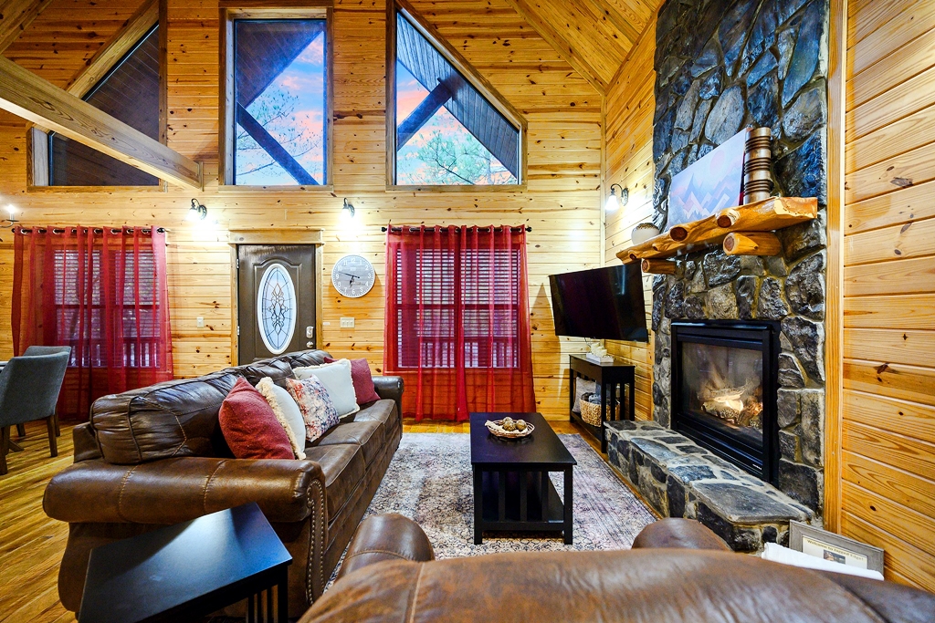Hot Tub Gazebo and Creek Viewing Deck - Charming Secluded Cabin