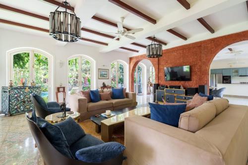 La Pasado|Patio|Full Power Backup|Cook Avl