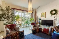 Bright Comfy Flat Near the Beach & the City Center