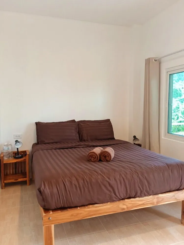 ห้องมาตรฐานเตียงคู่หรือเตียงแฝดพร้อมระเบียงและวิวภูเขา