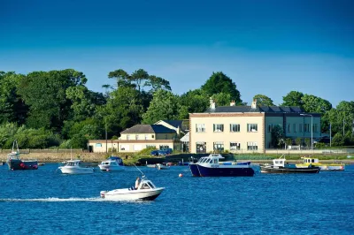 Riverbank House Hotel Hotele w: 