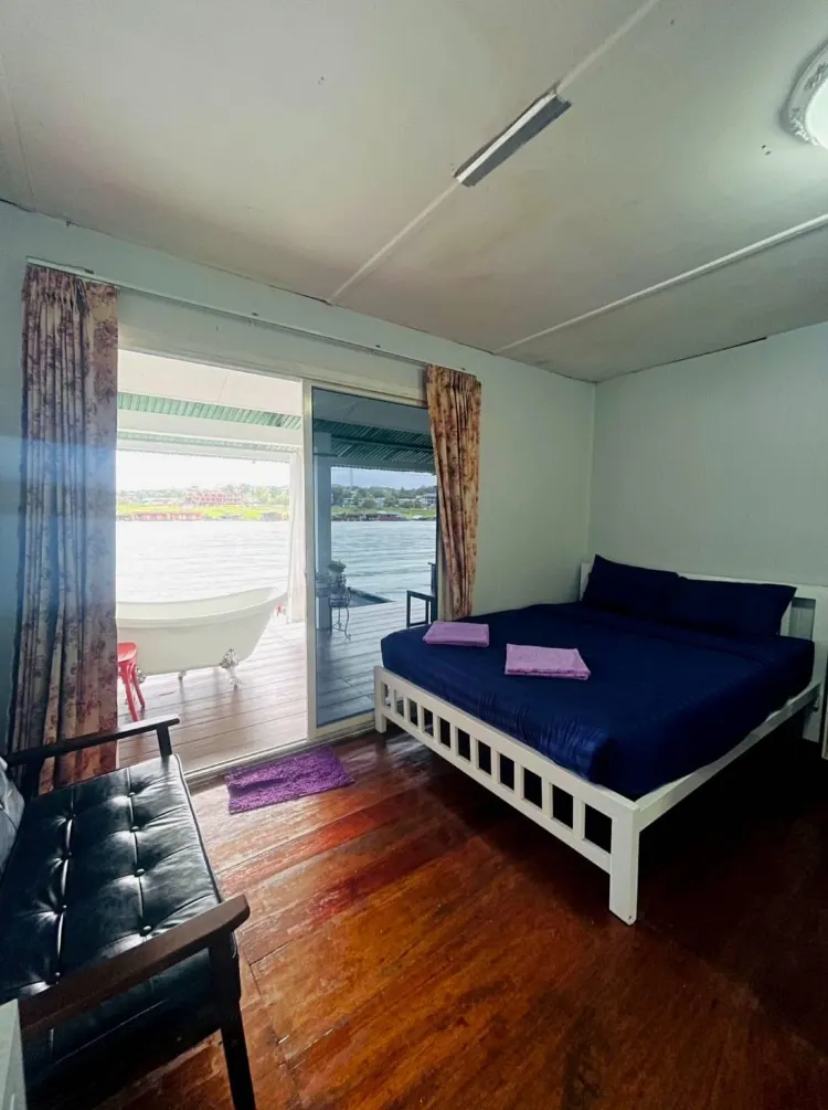 ห้องดีลักซ์วิวแม่น้ำพร้อมระเบียงสระว่ายน้ำ