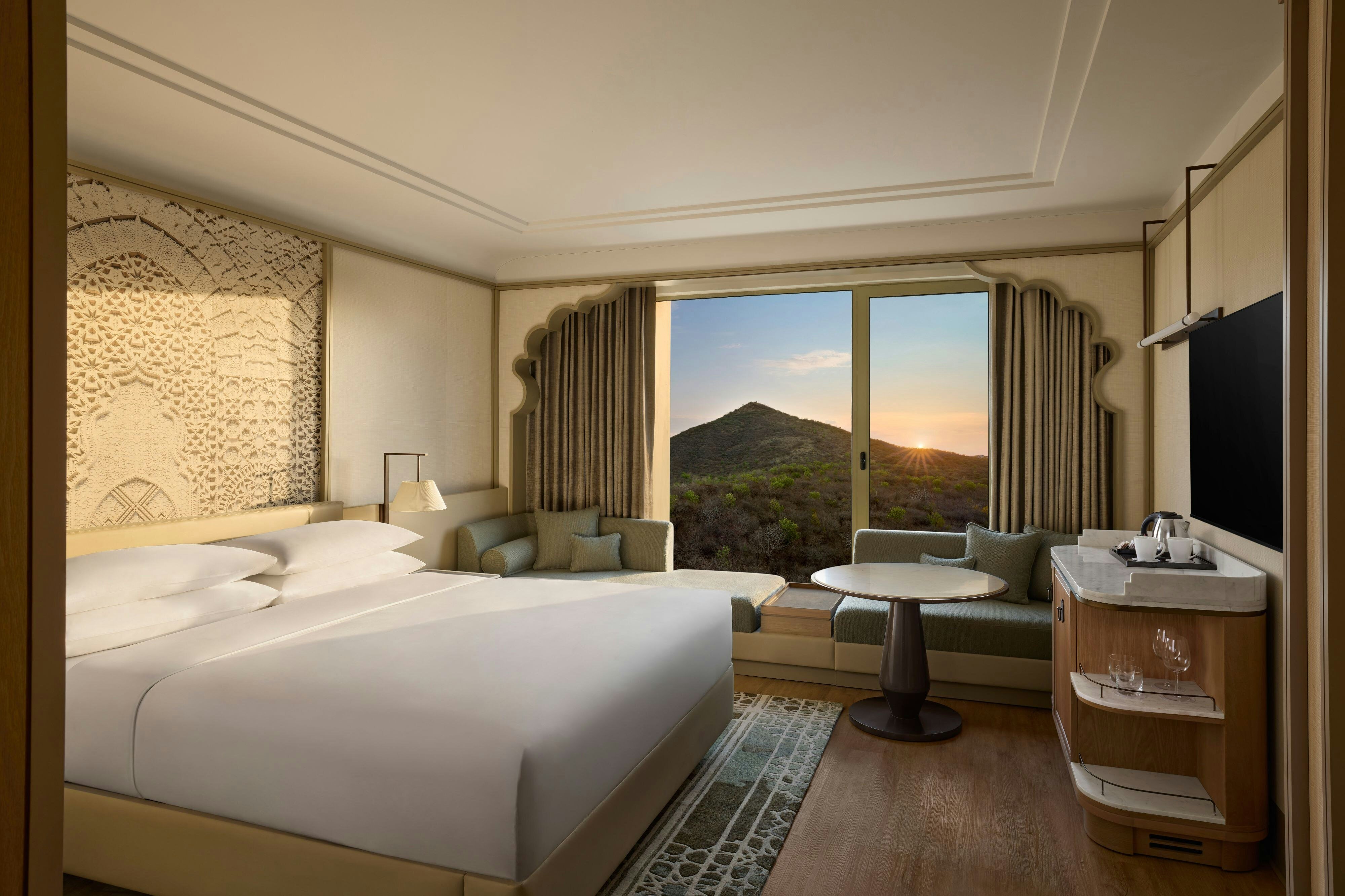 Udaipur Marriott Hotel豪华特大床套房