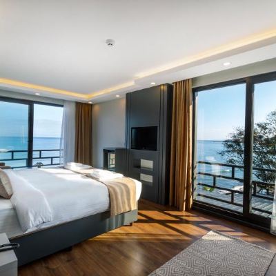 Corner Suite with Sea View