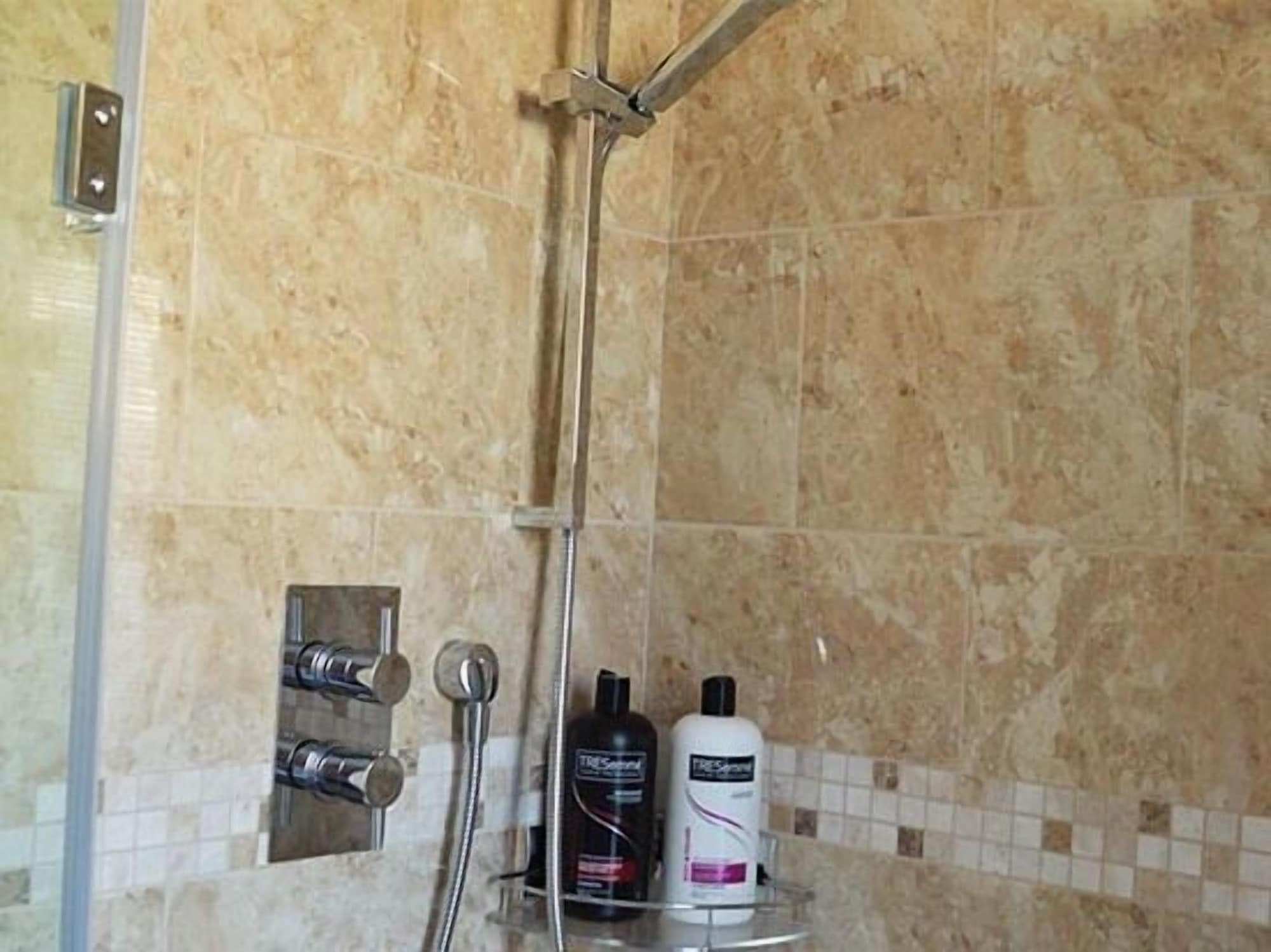 套房， 公共浴室， 花园景观