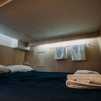 豪華大床膠囊艙 - 女生房 （無指定房間與床位） 藍水膠囊旅館-武吉士優惠