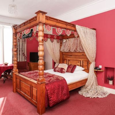 Four Poster Room