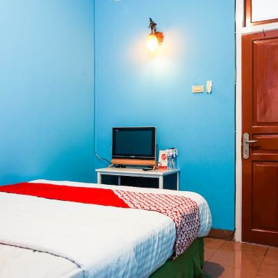 DOUBLE STANDARD OYO 923 Penginapan Balai Sultan Syariah Promo Code