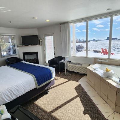 Junior Suite, 1 King Bed, Accessible, Bay View