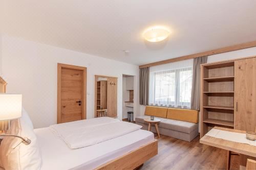 带山景的单间公寓a