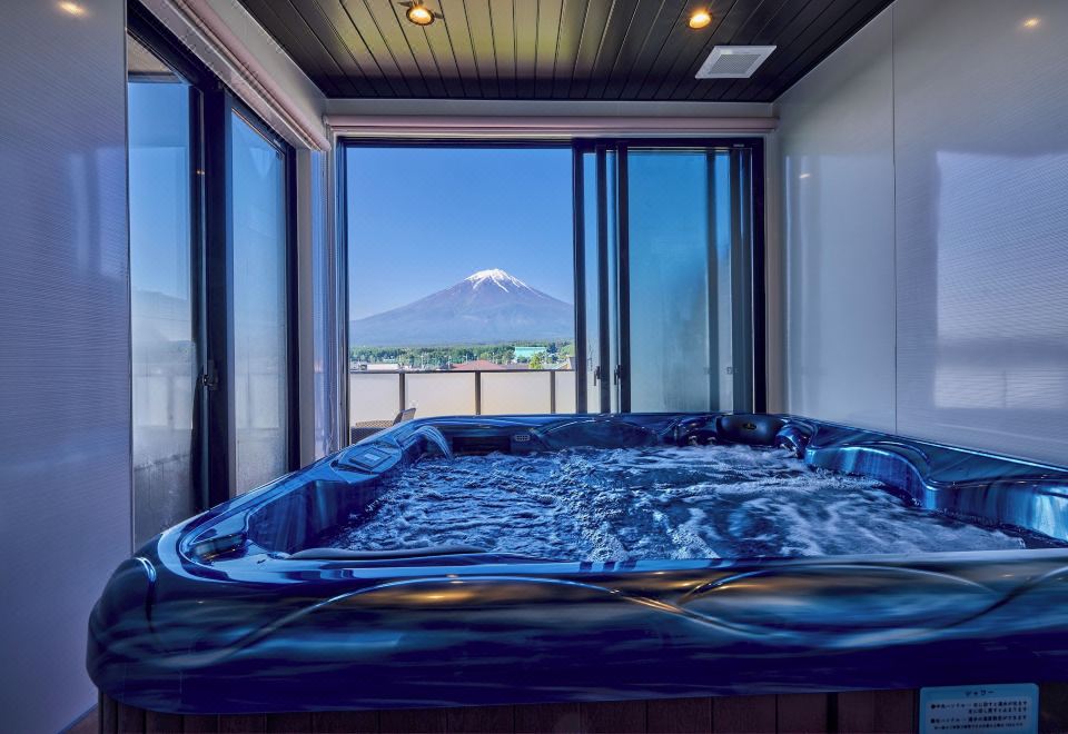 奢华别墅， 阳台， 山景