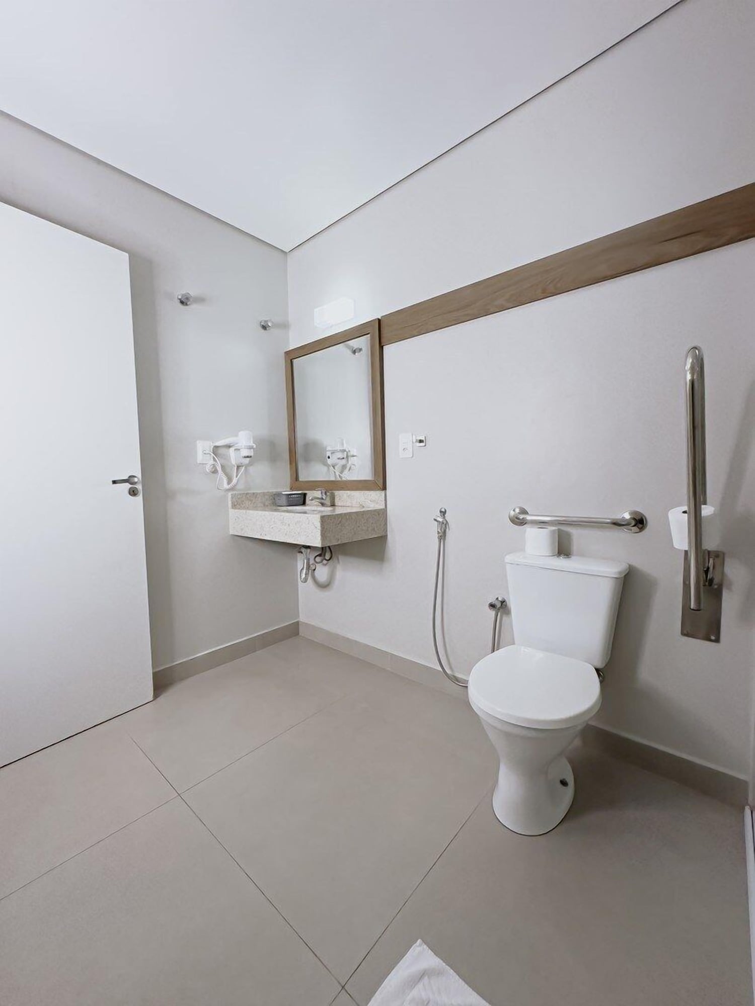 无障碍设施的四人房