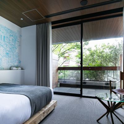 Standard Room, 1 Queen Bed, Balcony (23 sqm) Non Smoking Trunk (Hotel) Promo Code