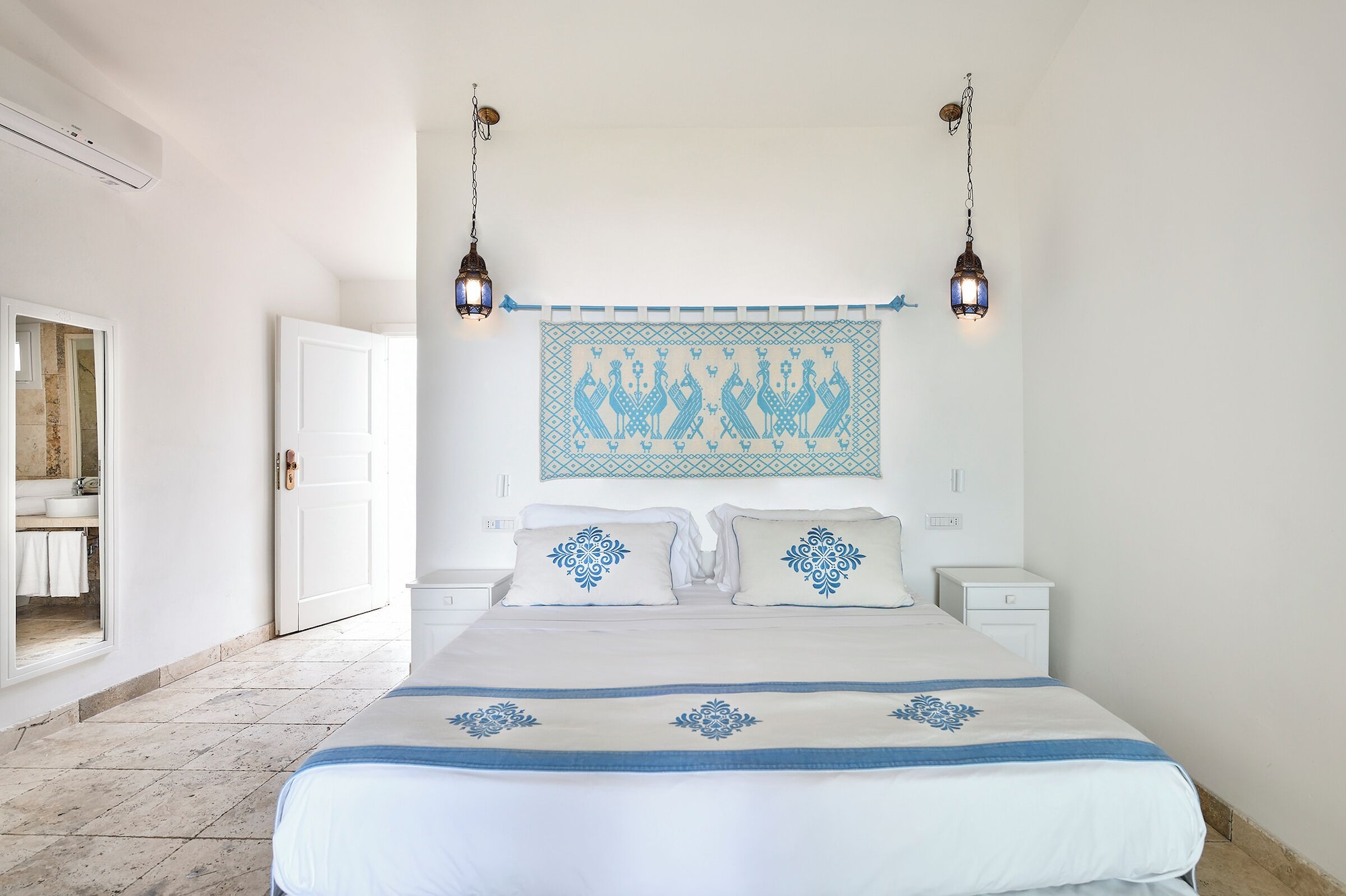 两卧室连接家庭房