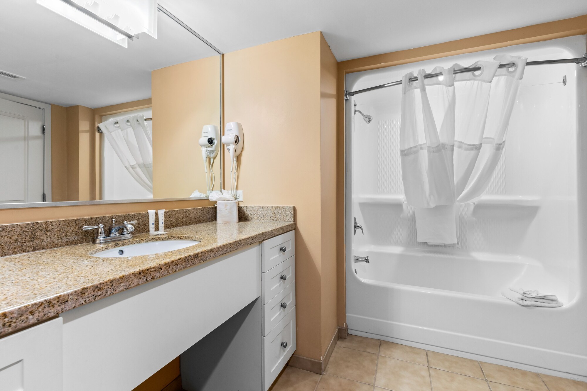 标准公寓式客房， 3 间卧室， 海滨