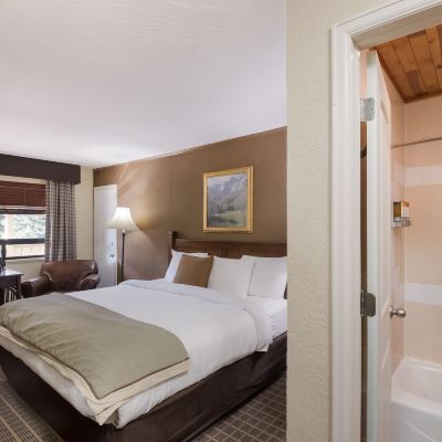 Deluxe King Room The Inn at Tomichi Village Promo Code