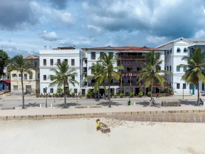 Mizingani Seafront Hotel Hotele w: 