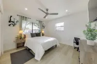 Private Yard! Getaway 3 Mi to Hard Rock Stadium