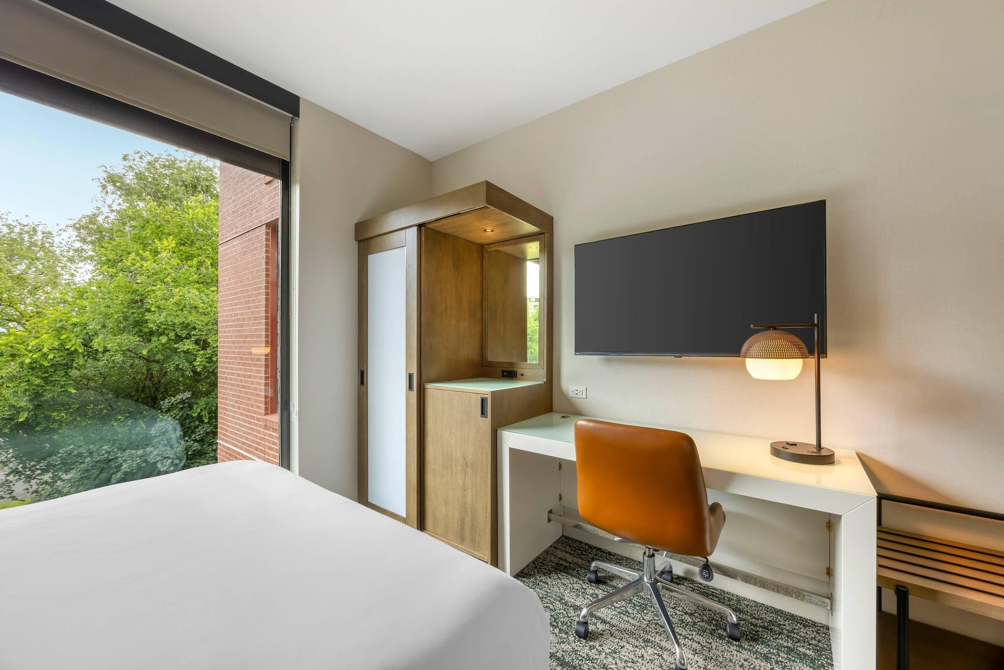 带无障碍淋浴的特大床房间-残疾人通道-非吸烟