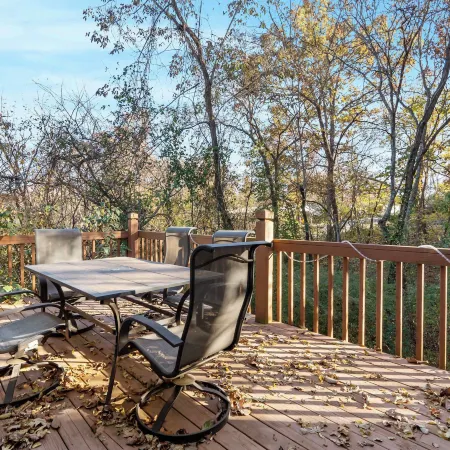Rustic Shore Cabin Stay for 6