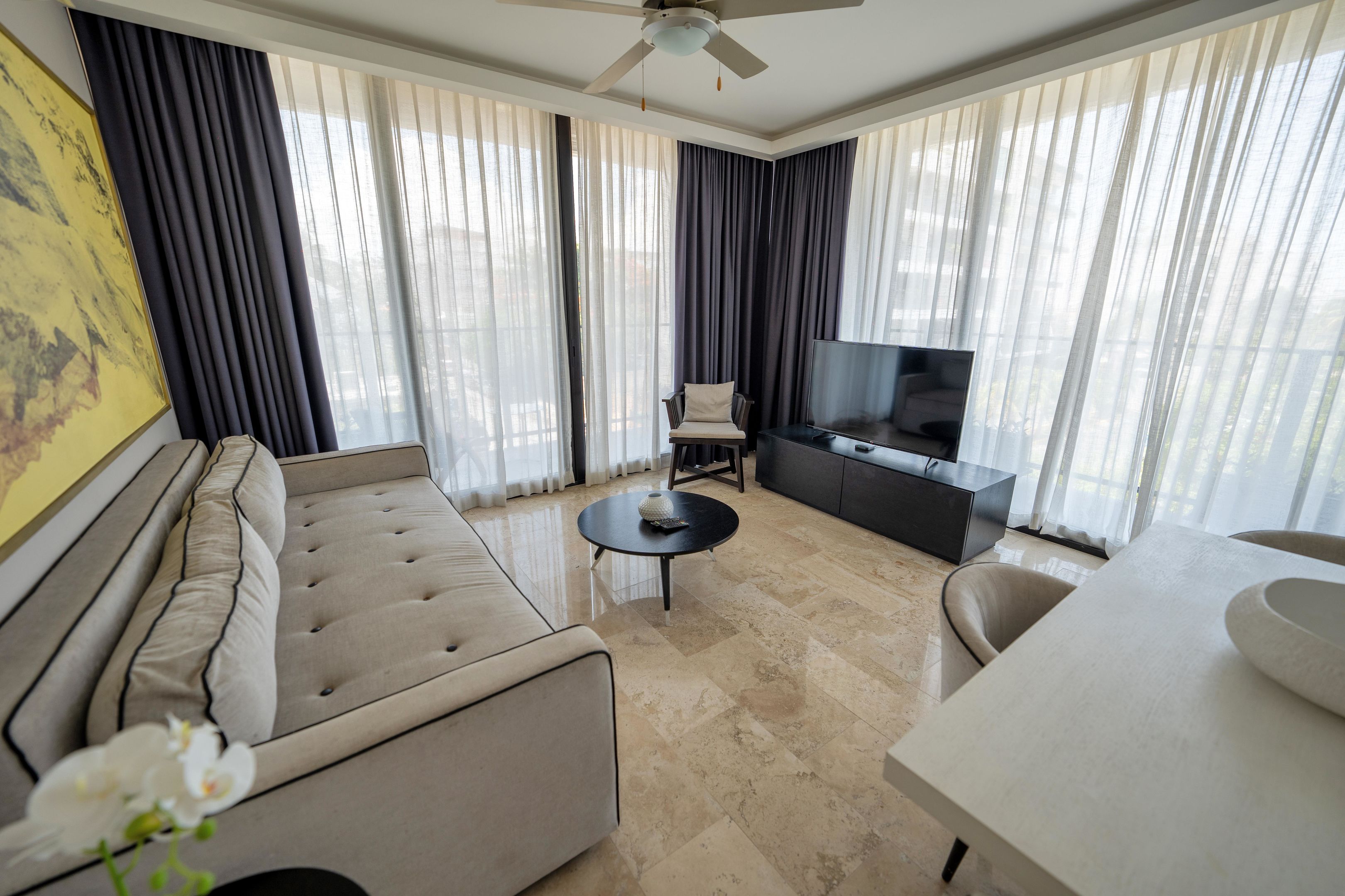 转角一卧室套房