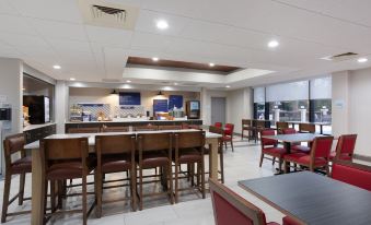 Holiday Inn Express & Suites Morehead City