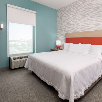 1 King Bed,Hearing Accessible Suite,Non-Smoking