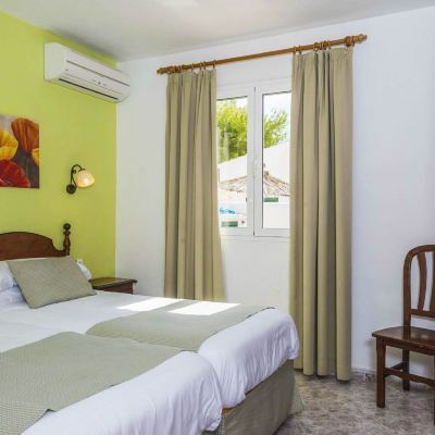 Three-Bedroom Villa Villa Ingrid: Large Private Pool, Walk to Beach, A/C, WiFi, Car Not Required Promo Code