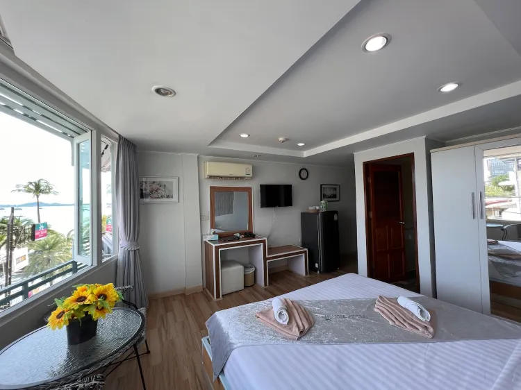 ห้องดีลักซ์ เตียงใหญ่ 1 เตียง