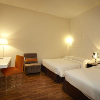 executive suite dengan 2 katil queen size Kupon Hotel Six Seasons